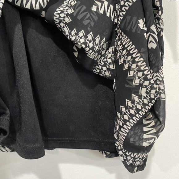 Lily Rose Black & White Chevron Striped Dress Size Small - Picture 5 of 7